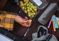 Lanches, salgadinhos ou frutas? Veja o que levar para comer no Enem