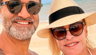 Ana Maria Braga curte dia de sol na praia com marido