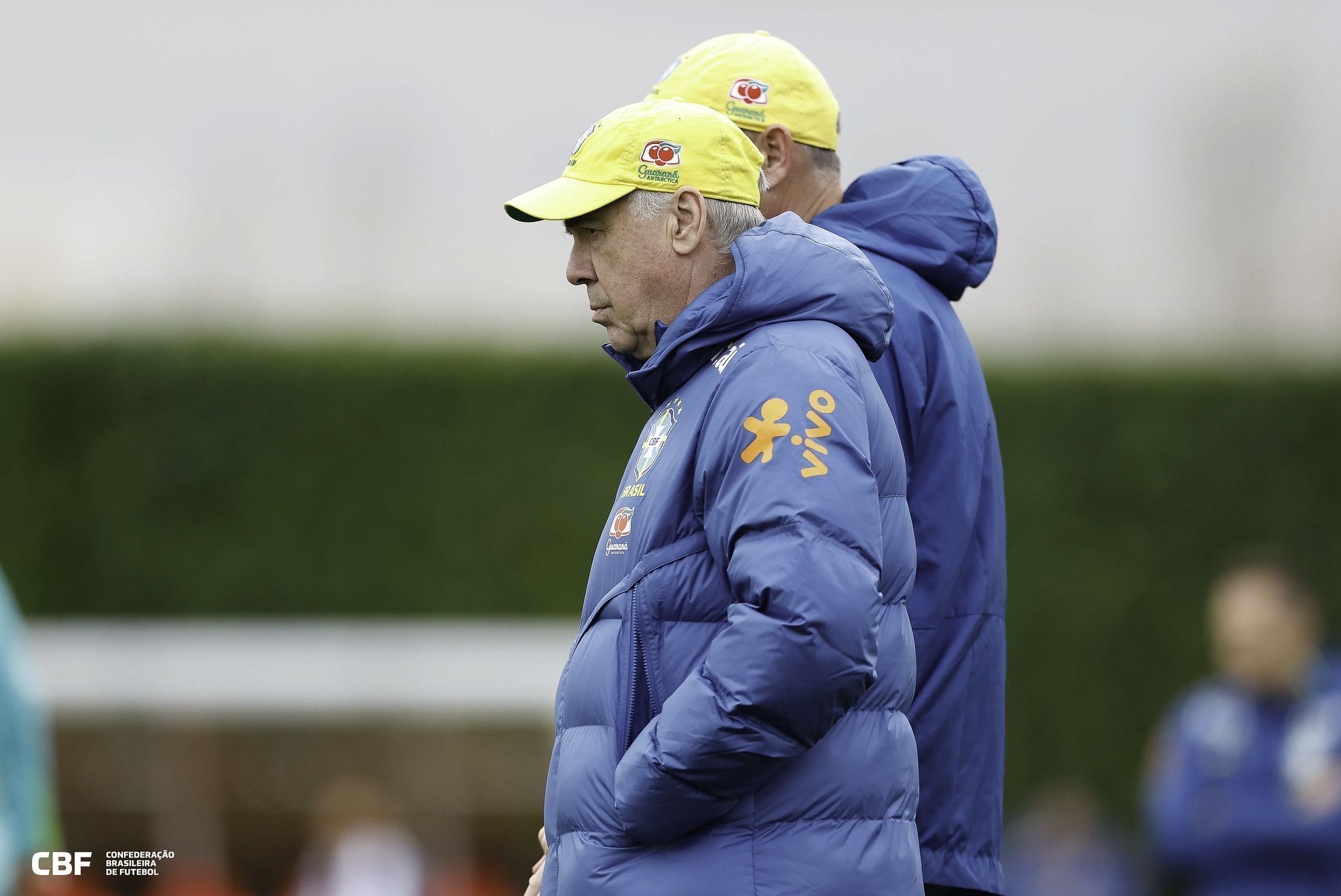 Carlo Ancelotti durante treino da Seleção Brasileira em Londres