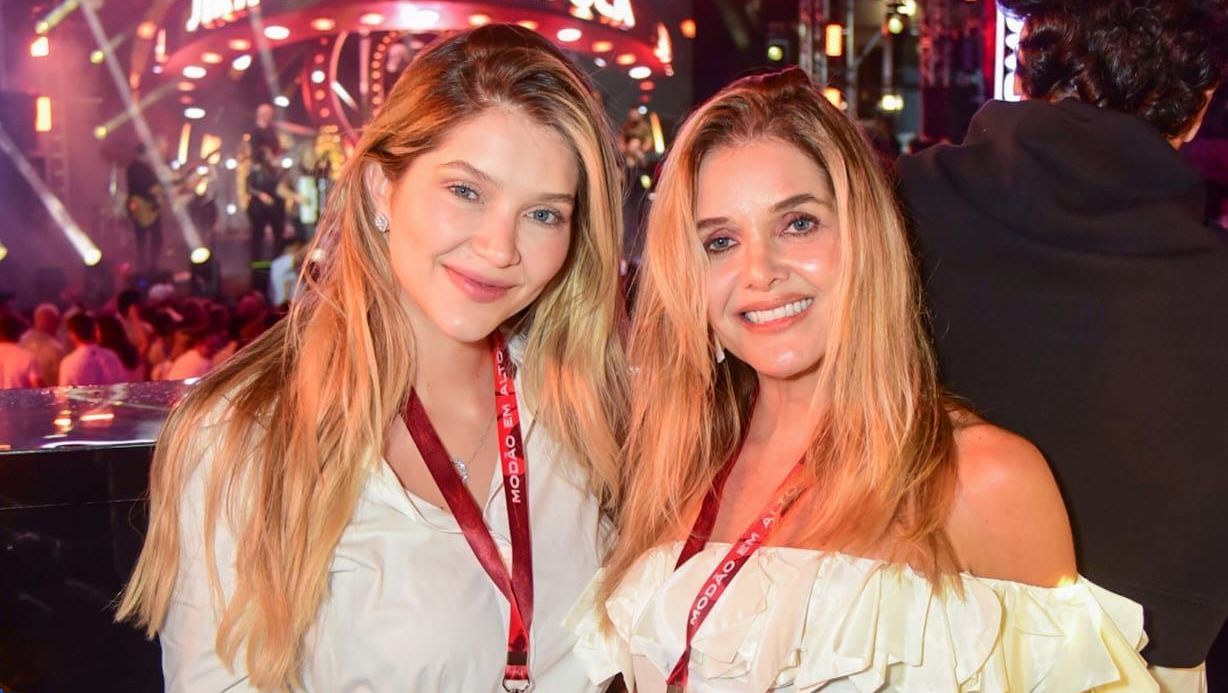 Lyandra Costa, filha do cantor Leandro, e Andrea Mota