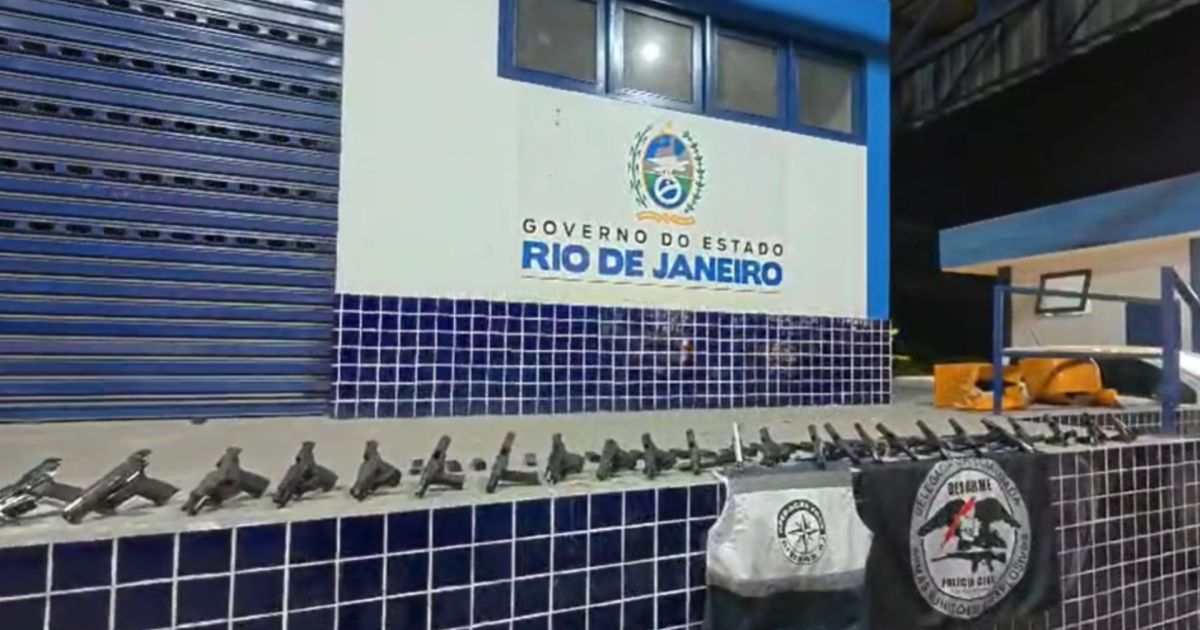 Polícia Civil do RJ apreende arsenal de armas que iria para o Alemão