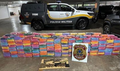 SP: PF prende motorista com 270 kg de drogas e armamento pesado em rodovia