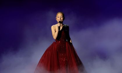 Ariana Grande explica por que fará turnê com metade do tamanho habitual