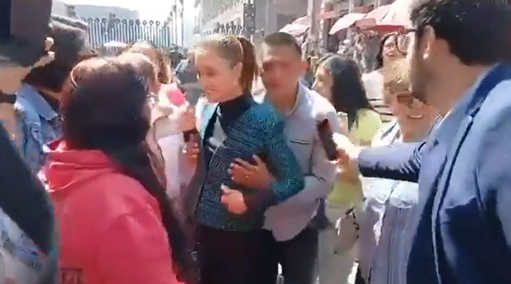 Presidente do México, Claudia Sheinbaum, sofre assédio na Cidade do México