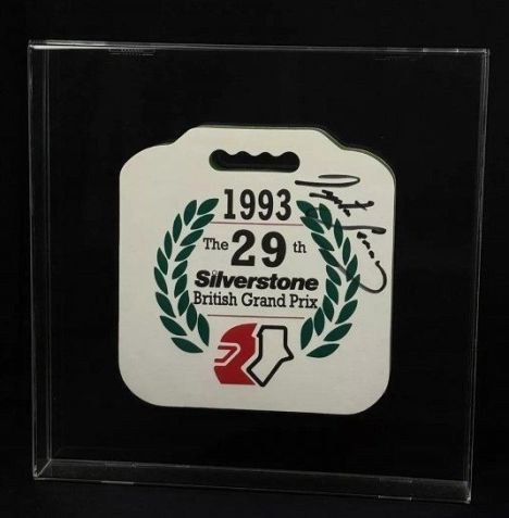 Almofada de assento usada pelo piloto de Fórmula 1 Ayrton Senna no Grand Prix de Silverstone, em 1993 • Divulgação/MSeC