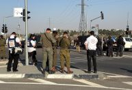 Atentado com carro e faca deixa um morto e três feridos na Cisjordânia