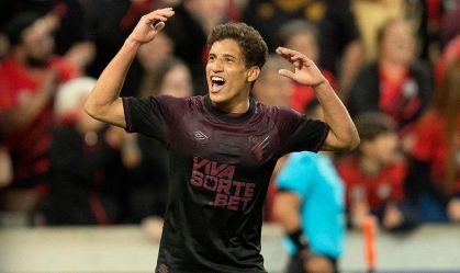 Athletico-PR vence o América-MG dentro de casa e confirma o acesso à elite