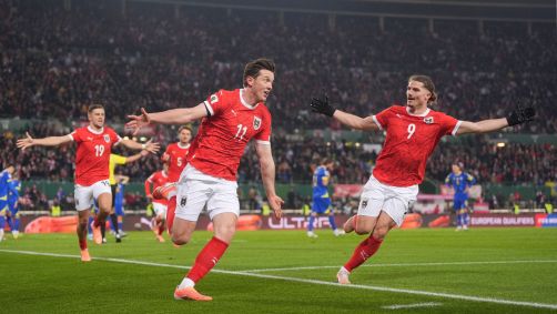 Michael Gregoritsch comemora gol de empate que garantiu Áustria na Copa de 2026