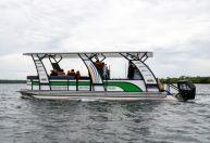 COP30: barco movido 100% a hidrogênio verde faz coleta seletiva em Belém