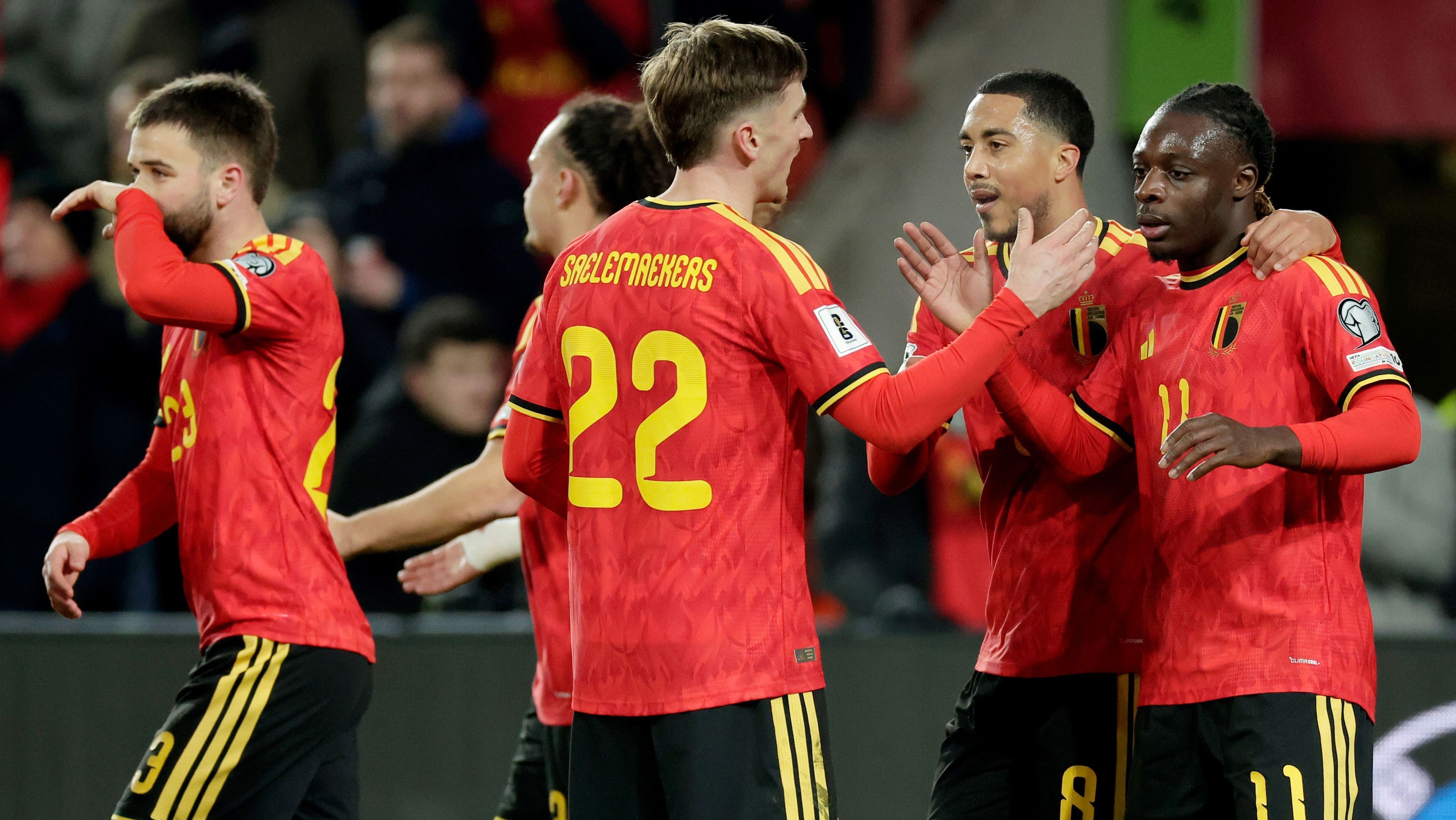 Jogadores da Bélgica comemorando um dos gols na goleada sobre Liechtenstein, em jogo válido pelas Eliminatórias da Europa à Copa do Mundo de 2026