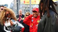 "Acelera, mamãe": Beyoncé viraliza com volta em carro de Hamilton