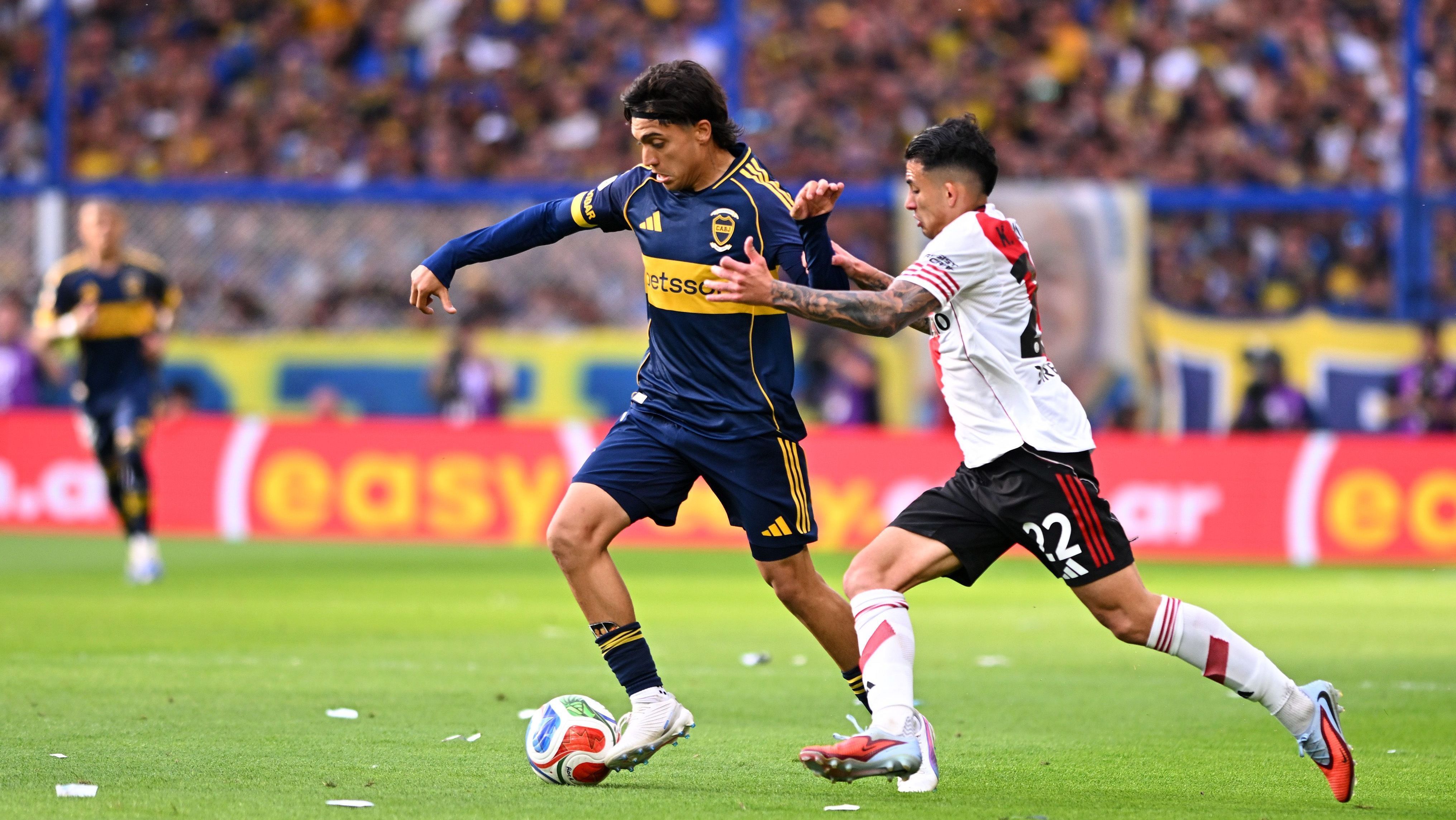 Boca Juniors e River Plate durante Superclásico na Bombonera