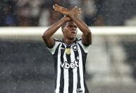 Botafogo sai atrás, mas busca virada contra Sport com show de joia da base