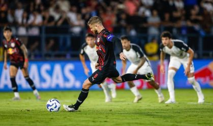 Com gol nos acréscimos, Red Bull Bragantino bate Corinthians no Brasileirão