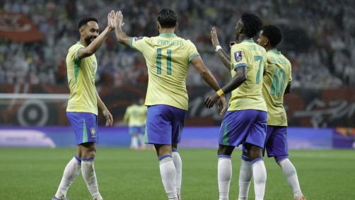Jogadores da Seleção Brasileira celebram um dos gols na goleada sobre a Coreia do Sul