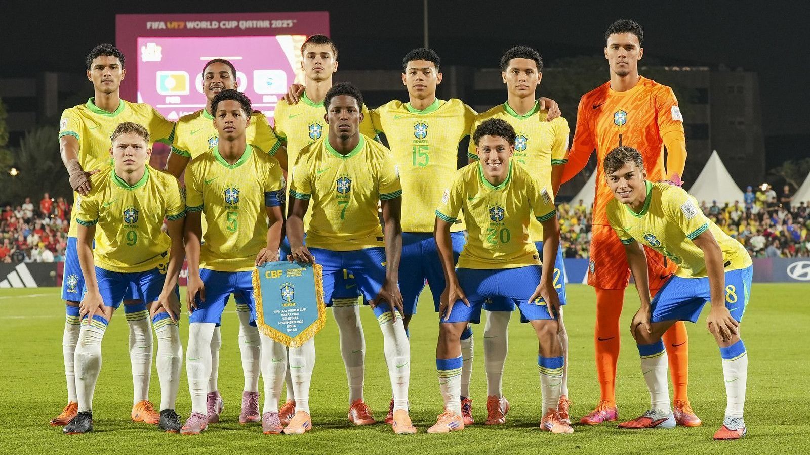 Seleção Brasileira reunida antes de partida do Mundial Sub-17