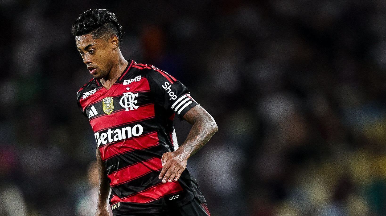 Bruno Henrique em ação em Flamengo x Fluminense