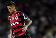 Veja análise do VAR sobre lance polêmico em Fluminense x Flamengo
