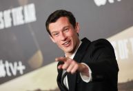 Cotado como novo James Bond e noivo de Dua Lipa, quem é Callum Turner?