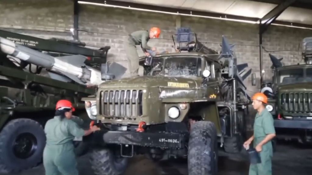 Venezuelan soldiers clean S-125 surface-to-air missile system
