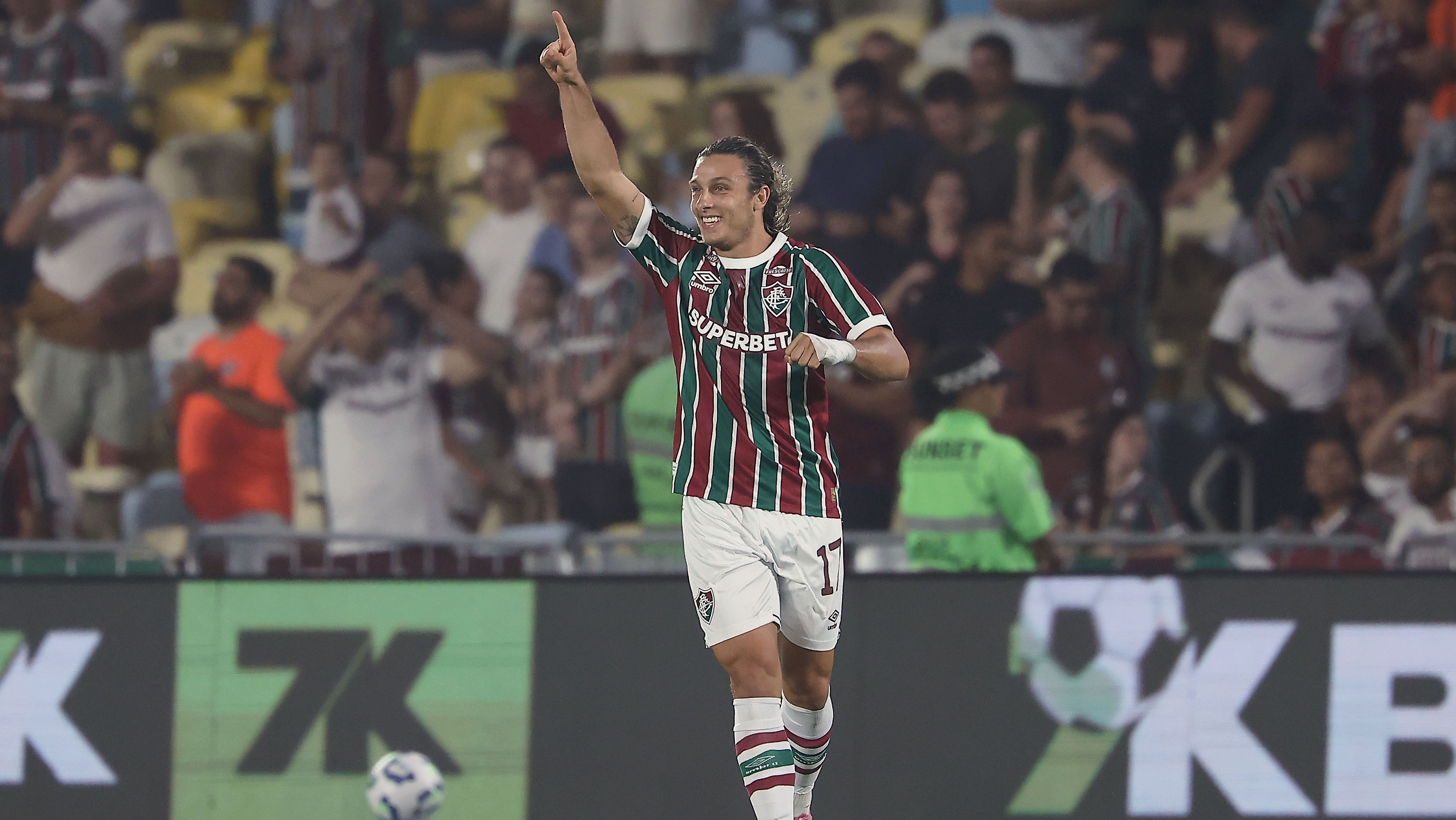 Canobbio, do Fluminense, comemorando seu gol contra o São Paulo, em jogo válido pela 36ª rodada do Brasileirão
