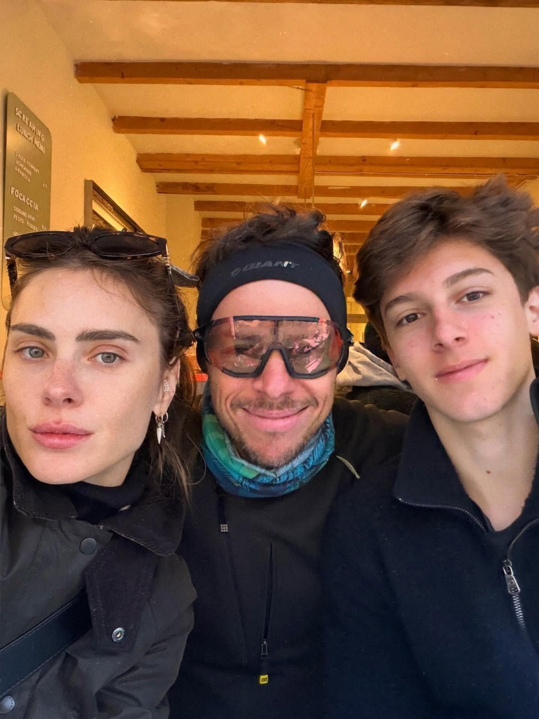 Carolina Dieckmmann com Tiago e José Worcman • Instagram/ Carolina Dieckmmann