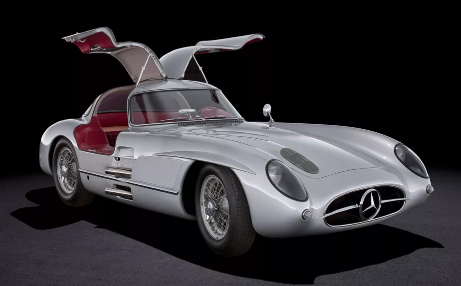 De clássicos lendários como o Mercedes 300 SLR a criações sob medida da Rolls-Royce, os carros mais caros da história unem engenharia, arte e exclusividade em valores que ultrapassam a casa dos milhões.