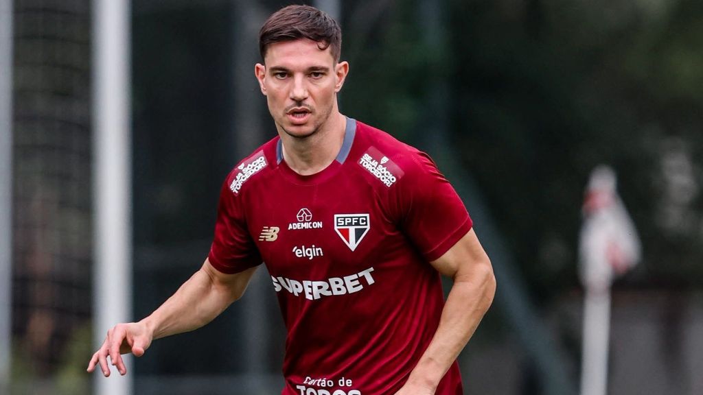 Cedric em treino do São Paulo