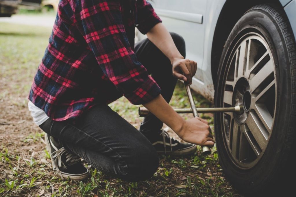 Chave de roda precisa estar dentro do carro