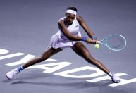 Atual campeã, Coco Gauff domina e elimina Paolini no WTA Finals
