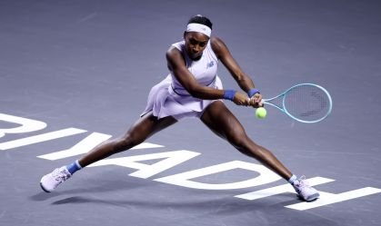 Atual campeã, Coco Gauff domina e elimina Paolini no WTA Finals