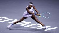 Atual campeã, Coco Gauff domina e elimina Paolini no WTA Finals
