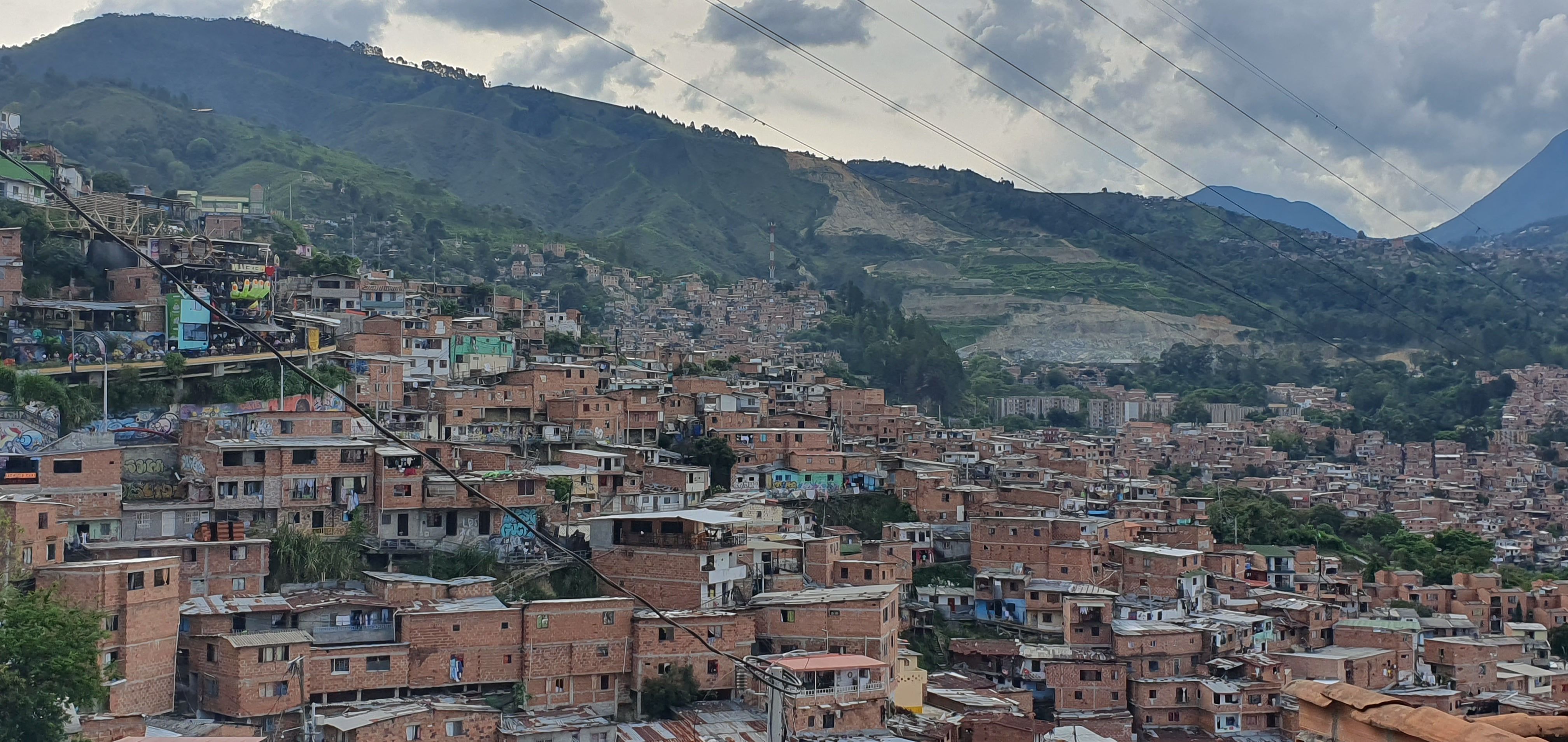 Comuna 13 de Medellín, Colômbia • José Luiz Bernardes Ribeiro / Wikimedia Commons