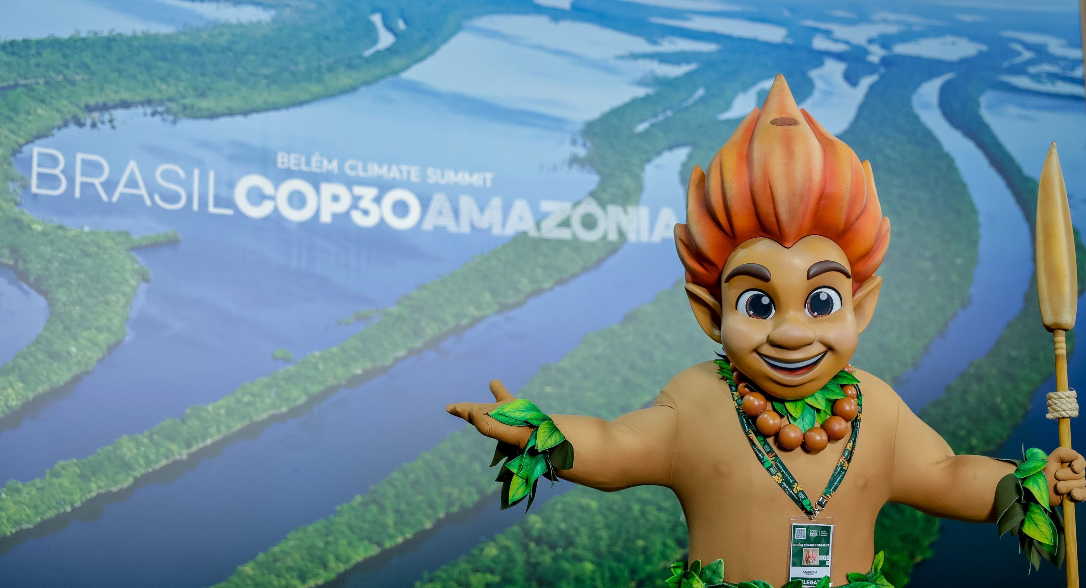 07.11.2025 – Presidente Lula com o Curupira, mascote da COP30