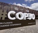 COP30 aprova carta final com acordo e sem roteiro dos fósseis
