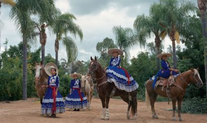 Fotógrafa retrata "cowgirls" do México que desafiam normas de gênero; veja