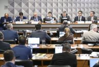 Ex-coordenador do INSS é levado pela Polícia Legislativa para depor na CPI