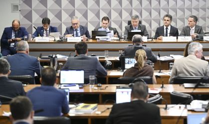 Ex-coordenador do INSS é levado pela Polícia Legislativa para depor na CPI