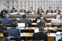 Ex-coordenador do INSS é levado pela Polícia Legislativa para depor na CPI