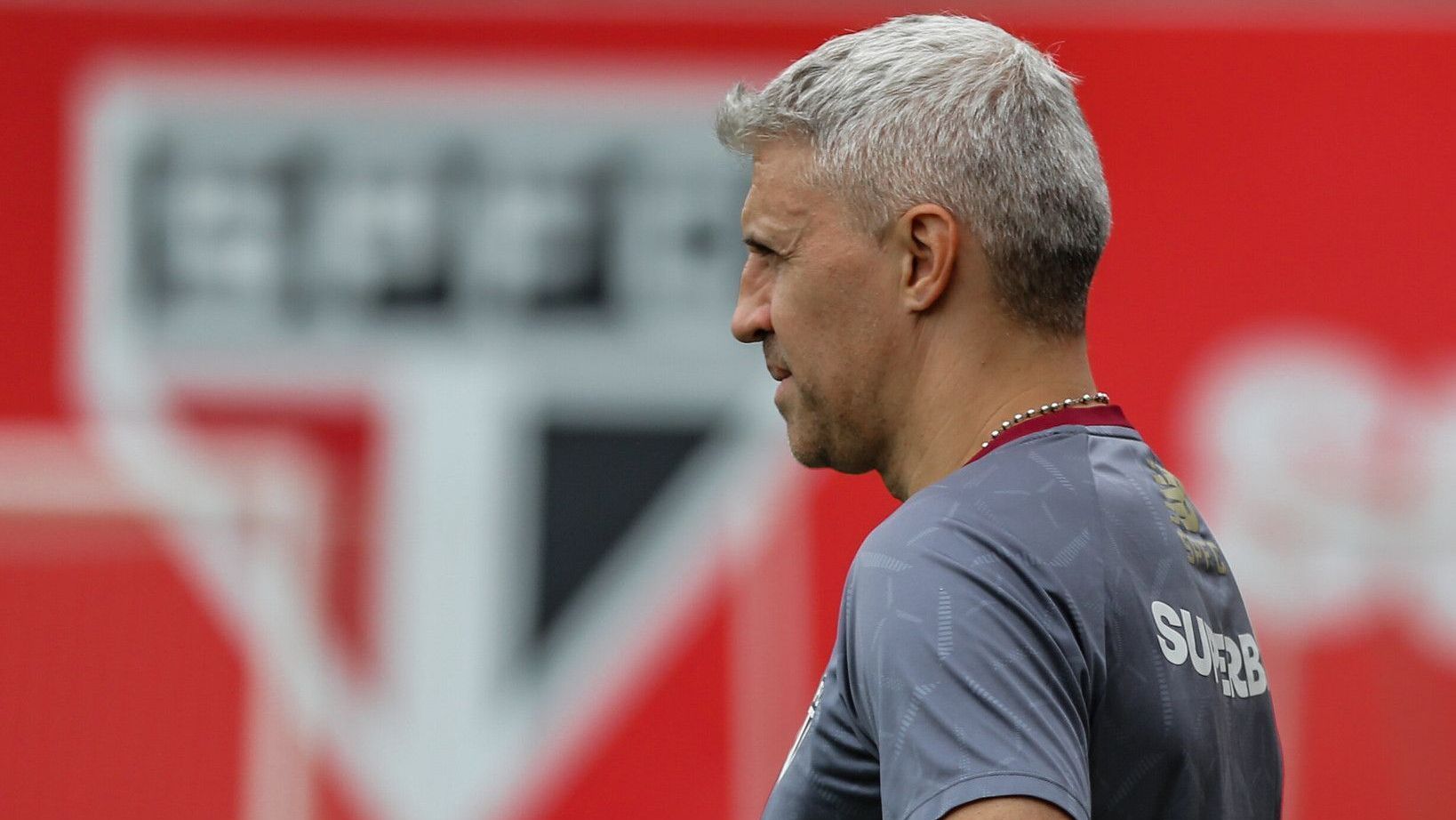 Crespo observa treino do São Paulo no SuperCT