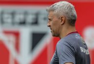 São Paulo faz coletivo com sub-17 e testa opções enquanto aguarda Lucas