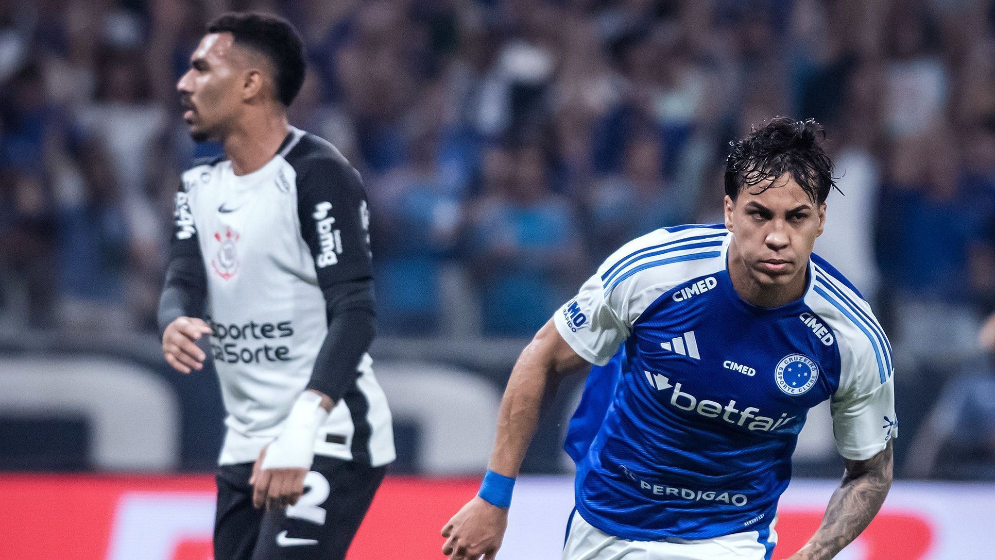 Duelo entre Cruzeiro e Corinthians pelo Brasileirão