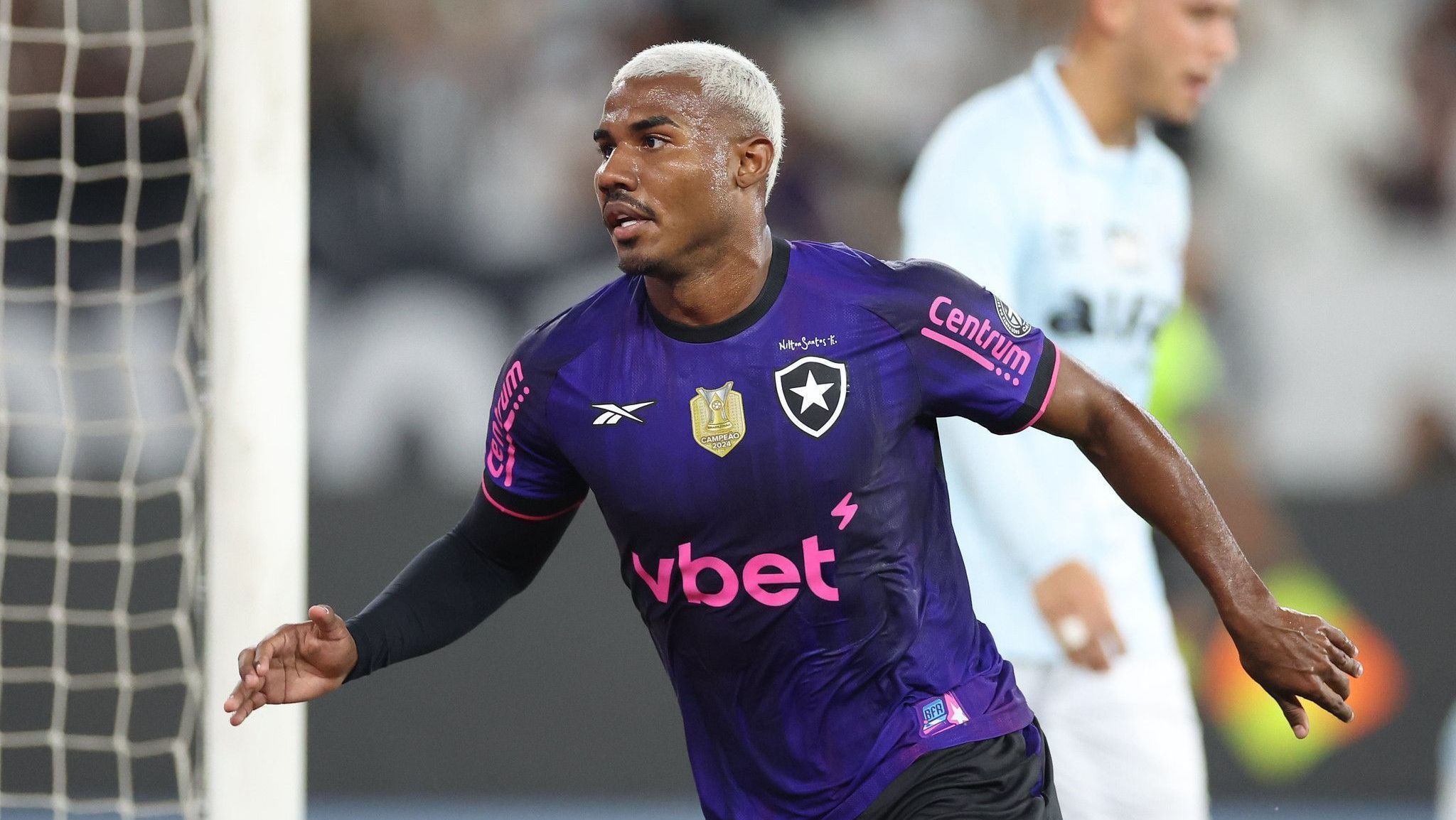 Cuiabano, do Botafogo, comemorando seu gol diante do Grêmio