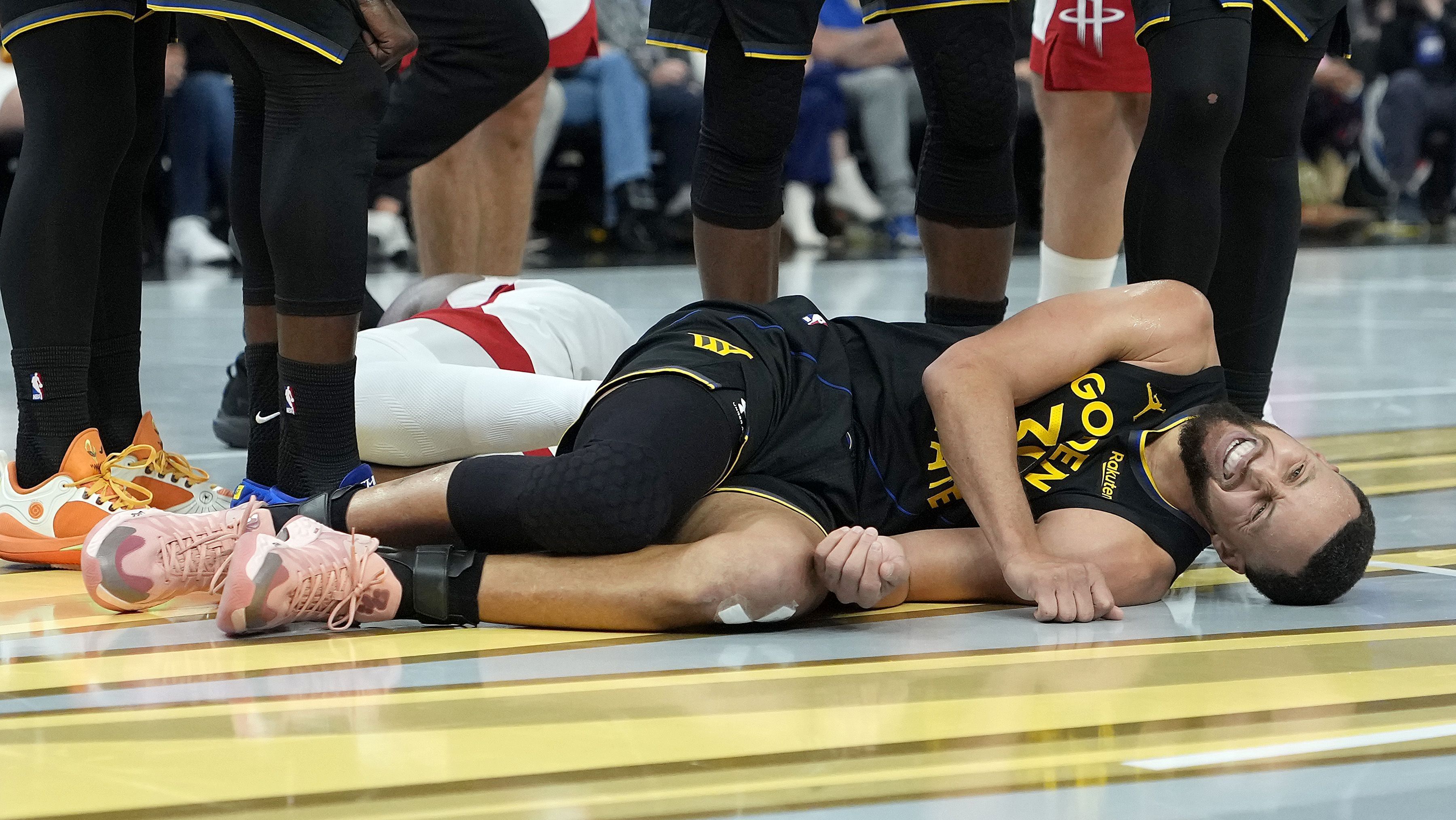 Stephen Curry tem lesão no quadril e preoucupa Warriors