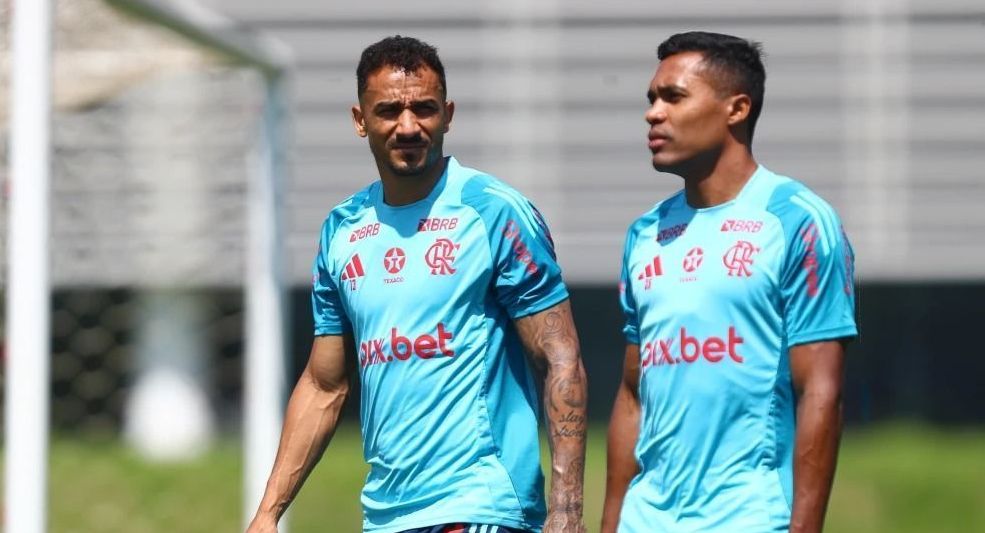 Danilo e Alex Sandro foram convocados por Ancelotti e devem desfalcar o Flamengo
