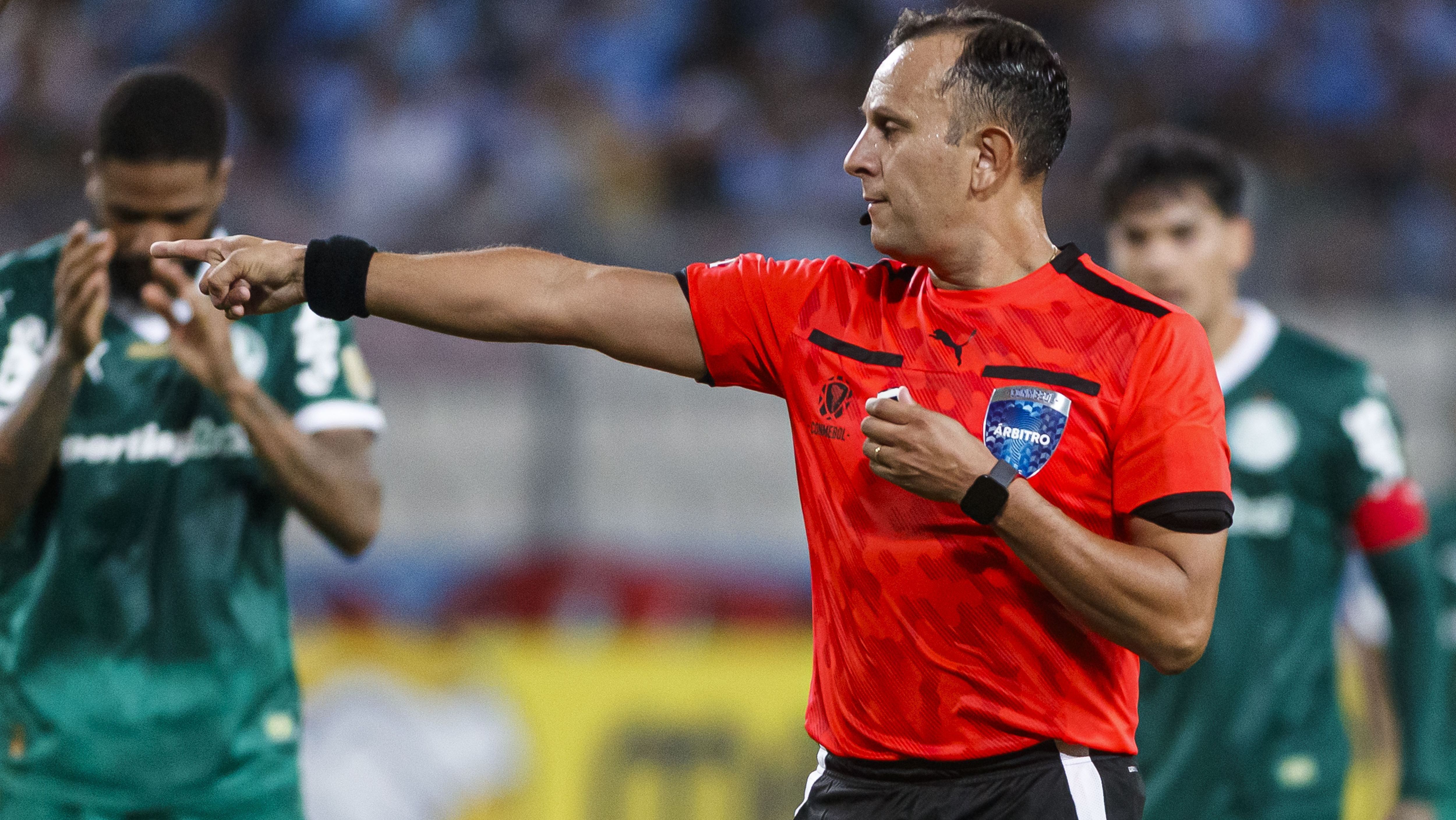 Dario Herrera marca pênalti para o Palmeiras em partida contra o Sporting Cristal, na fase de grupos da Libertadores