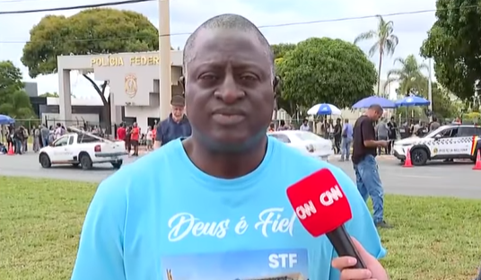 Em entrevista à CNN, o deputado federal Helio Lopes (PL-RJ) defendeu Bolsonaro