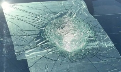 Possível meteorito atinge Tesla em movimento e intriga especialistas