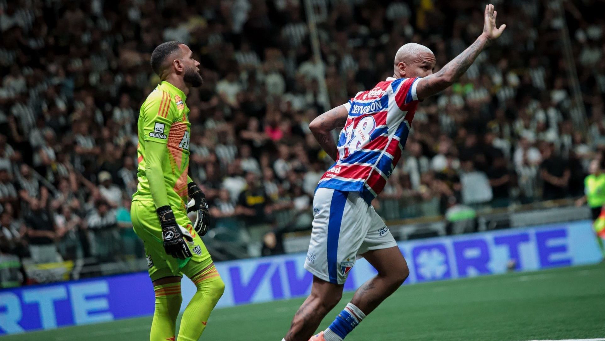 Deyverson pede desculpas à torcida do Atlético-MG após marcar pelo Fortaleza contra o ex-clube