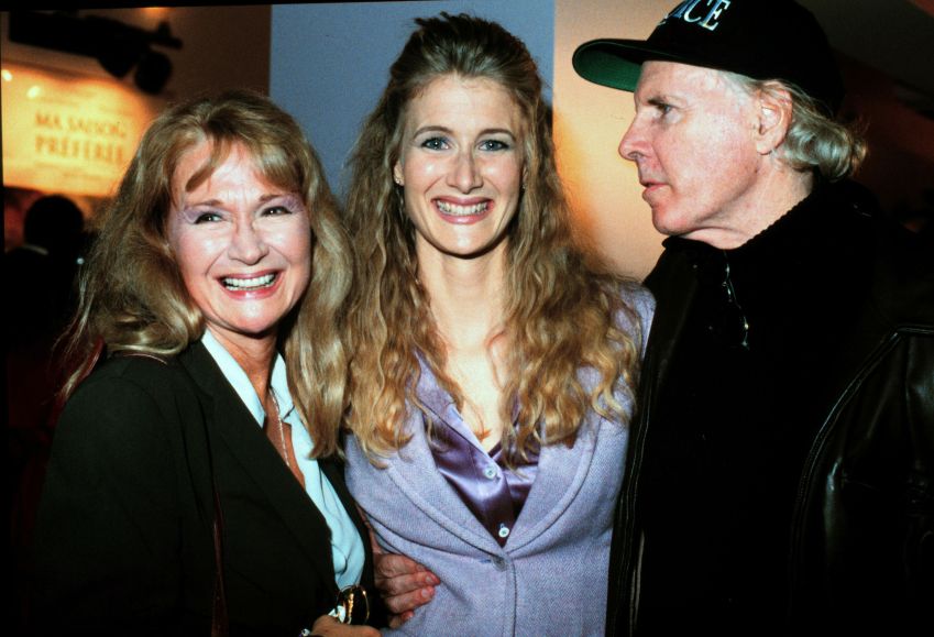 Diane Ladd, Laura Dern, e Bruce Dern em 1997 • Jim Steinfeldt/Michael Ochs Archives/Getty Images